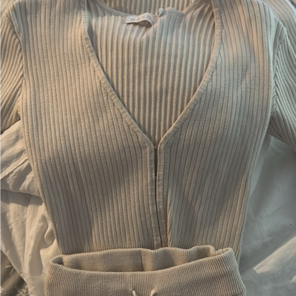 Ribbed V-Neck Knit Top - Cream & long sleeve & pants size small